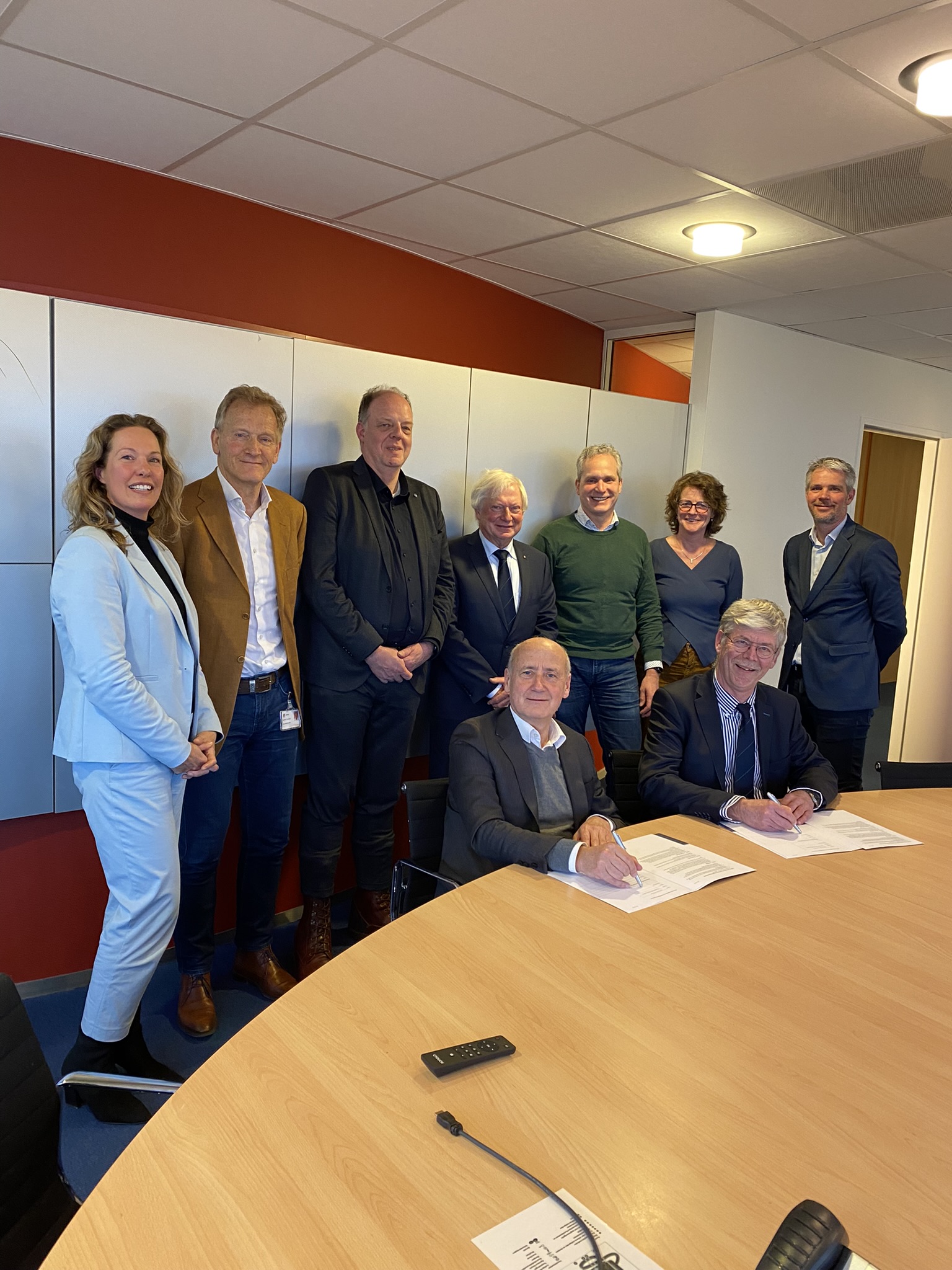ondertekening overeenkomst donatie BEANN 
